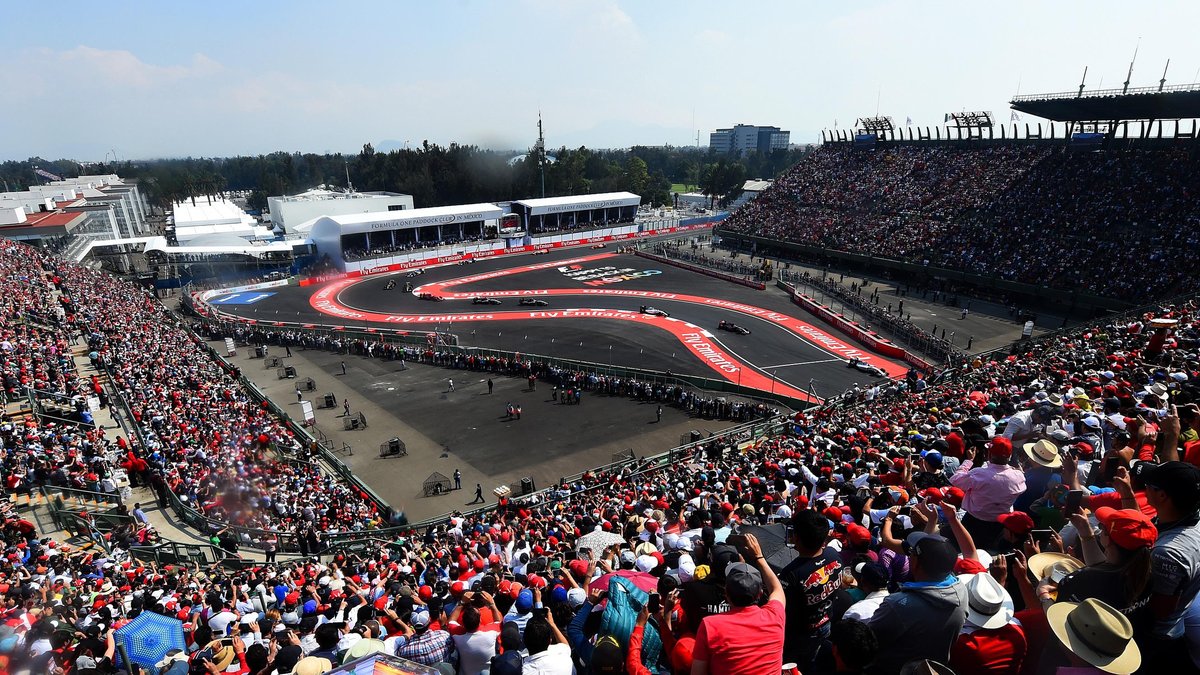 Стадионная секция трассы БП Мексики во время гонки 2016 года