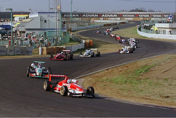 Бенуа Трелюе в японской Ф3 в 2001 году