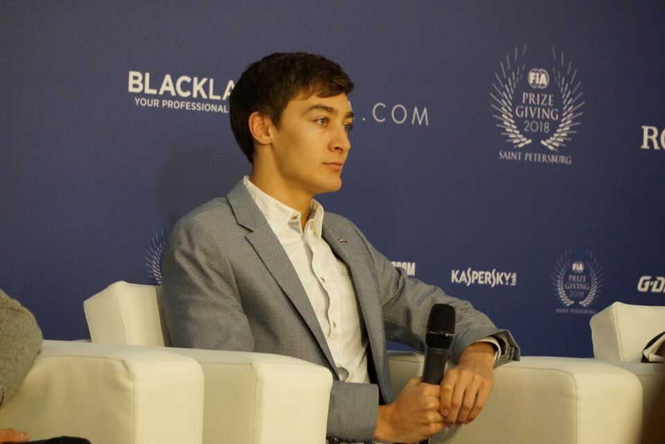 Джордж Расселл на пресс-конференции ФИА в Санкт-Петербурге