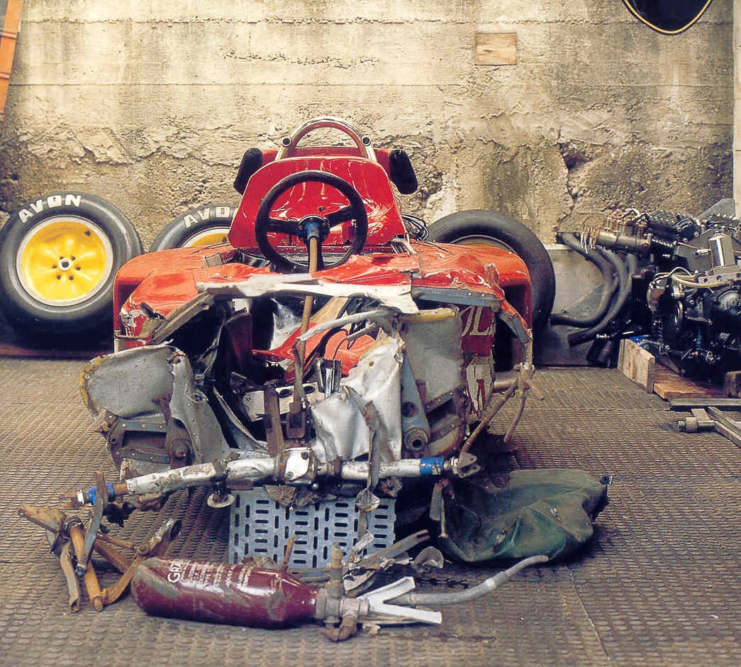 Остатки "Лотус 72" Риндта, разбитого в Монце, в 2000 году