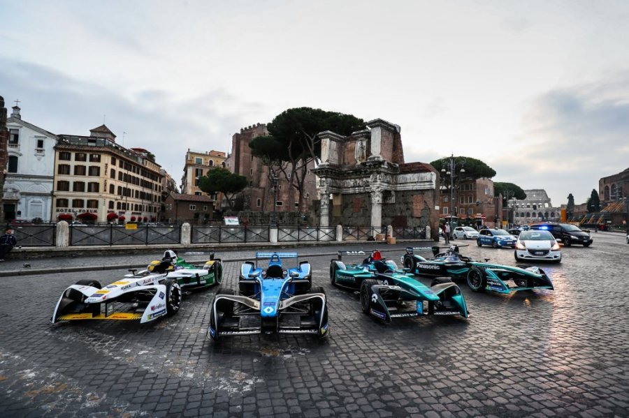 Автомобили "Формулы-Е" на улицах Рима