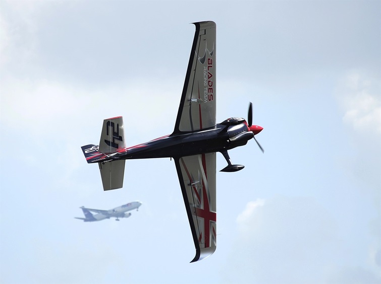Спортивная авиация на фоне гражданской - во время соревнований в Индианаполисе