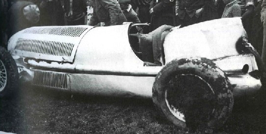 Разбитый на тестах первый прототип "Мерседес" 1934 года