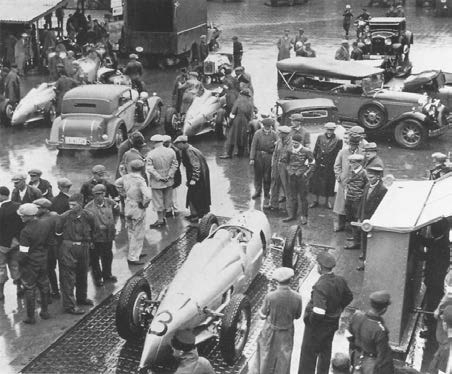 Техинспекция автомобилей на Нюрбургринге в 1934 году