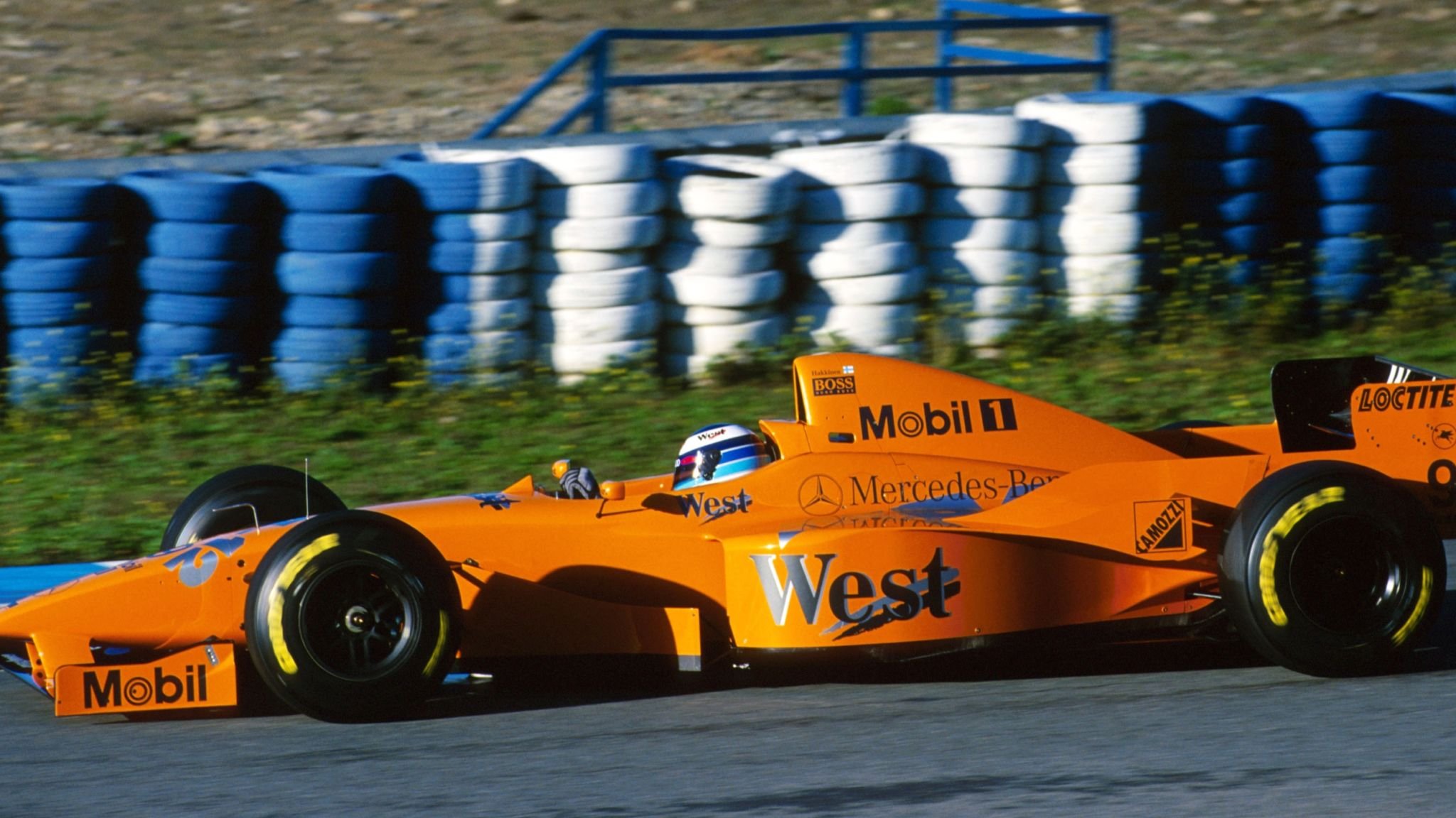 Оранжевый "Макларен Мерседес" на тестах в 1997 году