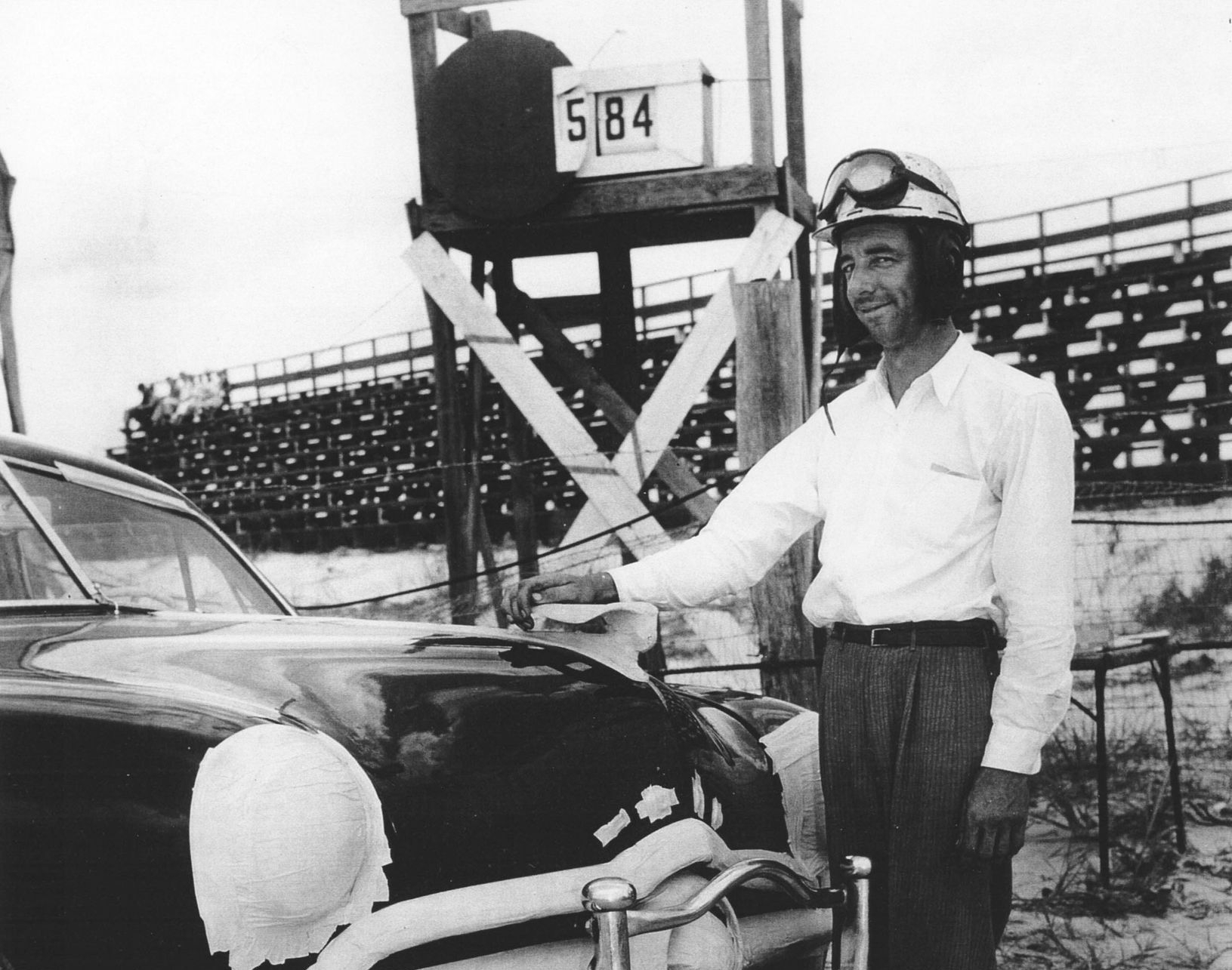 Херб Томас перед гонкой на пляже Дейтоны 1949 года