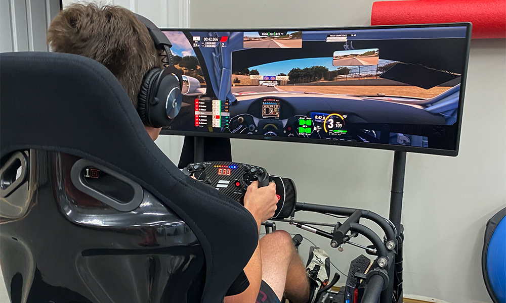 Колин Браун в виртуальной гонке ГТ на "Лагуна Сека"