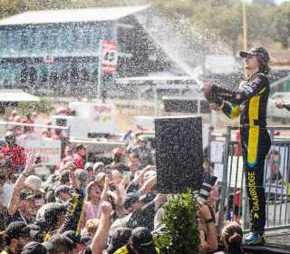 Колтон Херта празднует победу в Гран-при Монтерея